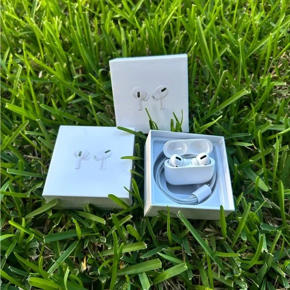 Wireless Earbuds with Charging Case - White